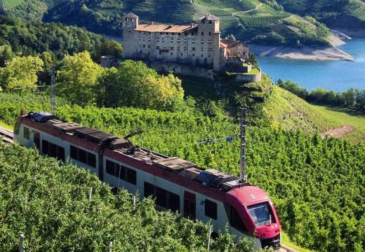 Il trenino che dalla Val di Sole porta a Trento